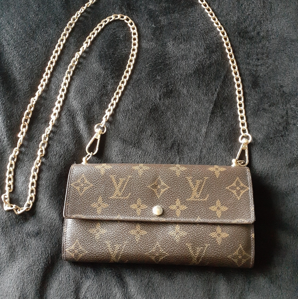 Authentic Louis Vuitton Monogram Sarah Wallet/Crossbody